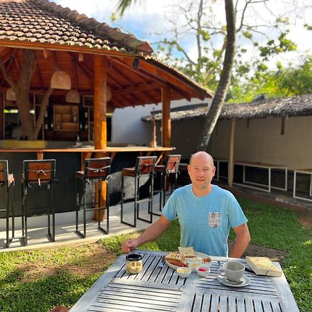 Pineapple Surf Hotel Ahangama Luaran gambar