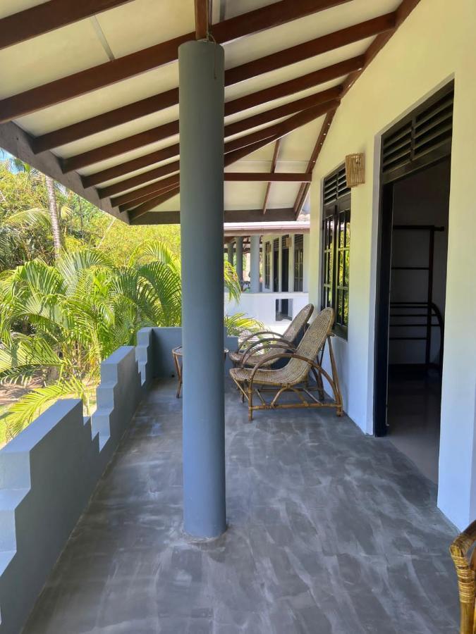 Pineapple Surf Hotel Ahangama Luaran gambar