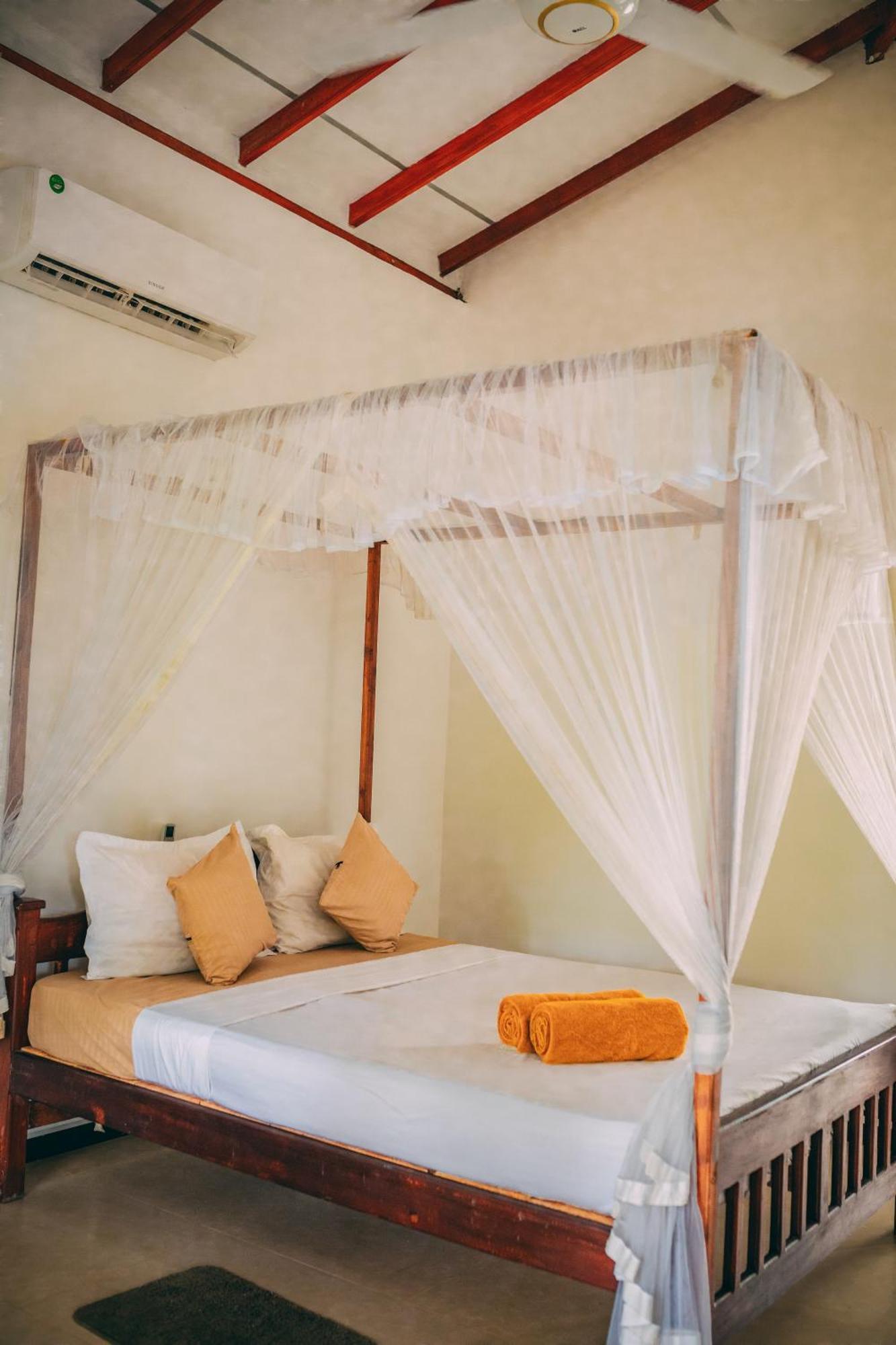 Pineapple Surf Hotel Ahangama Luaran gambar