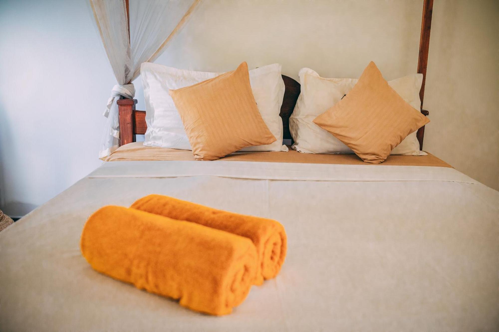 Pineapple Surf Hotel Ahangama Luaran gambar