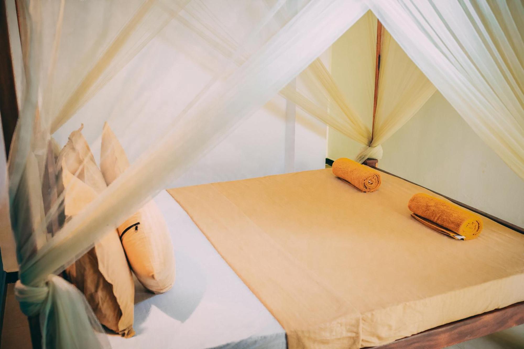Pineapple Surf Hotel Ahangama Luaran gambar
