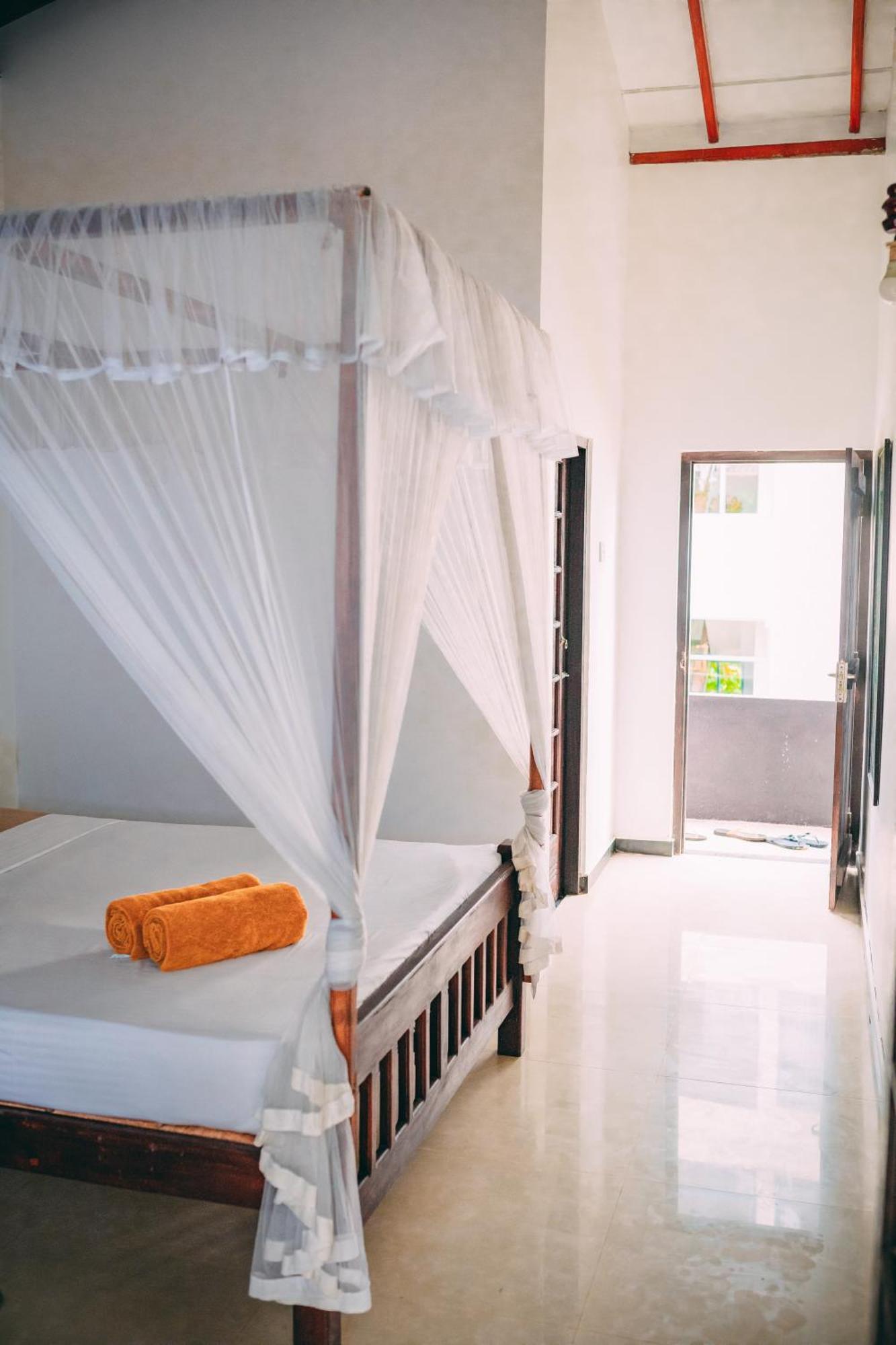 Pineapple Surf Hotel Ahangama Luaran gambar