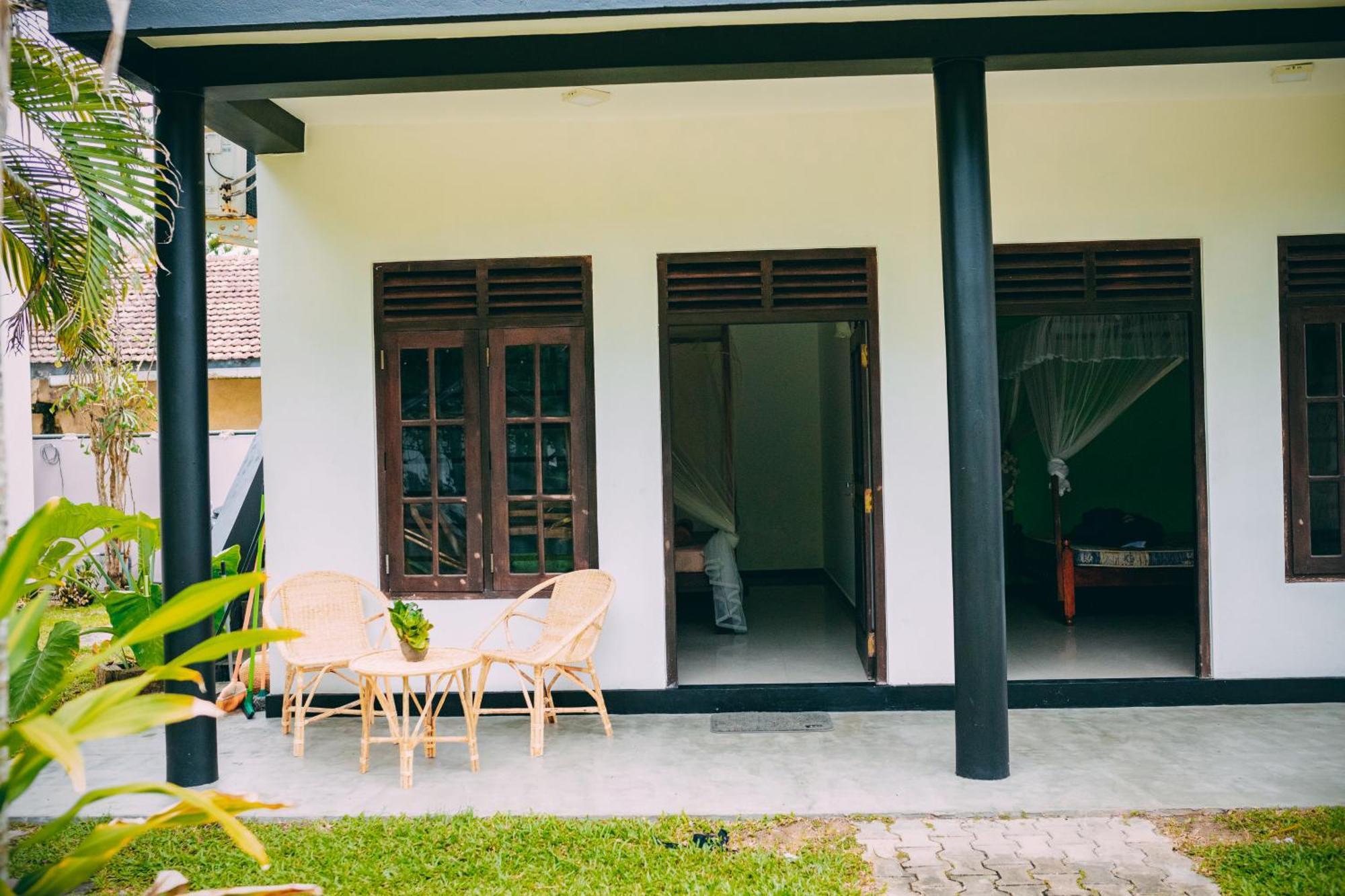 Pineapple Surf Hotel Ahangama Luaran gambar
